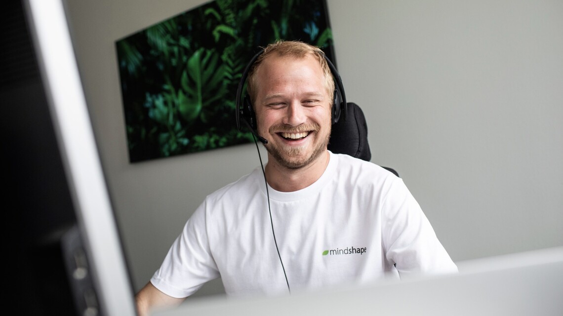 SEO-Consultant der Digitalagentur mindshape im Call